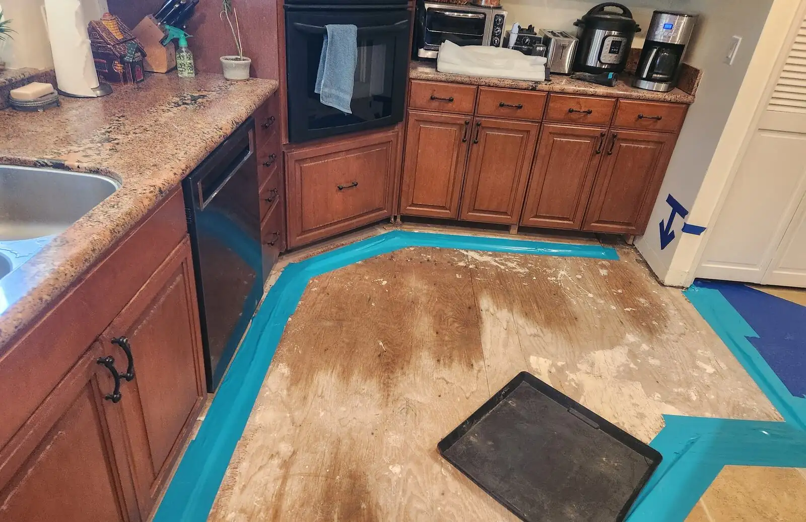 Crestline crew drying a kitchen after a water leak in Austin