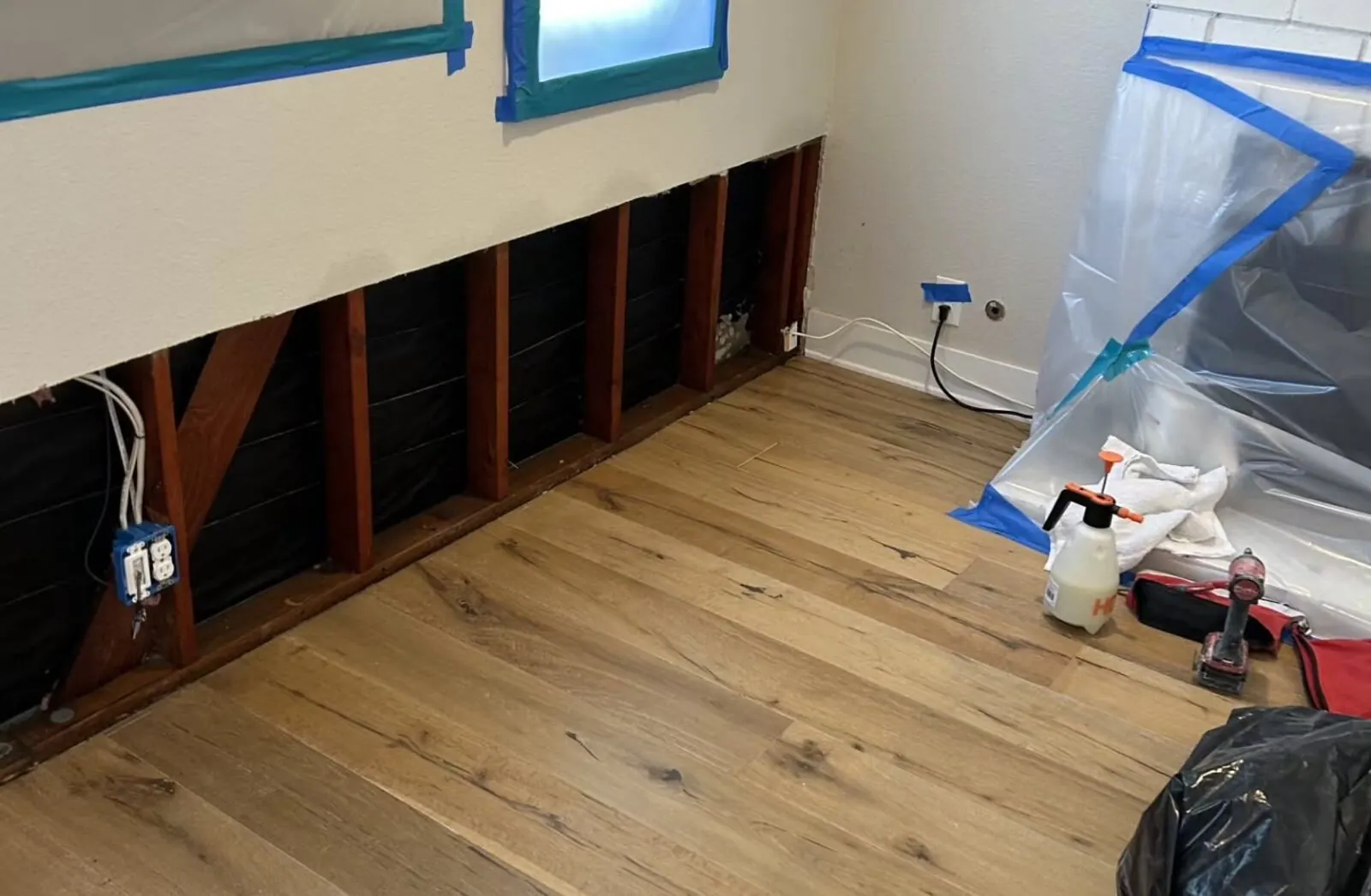 Living Room Flood Cut & Hardwood Floor Drying — Westlake